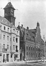 Das Reichspostgebäude und links daneben das Haus der  Brandenburger Zeitung,  mit der Otto Sidow'schen Buchdruckerei im Parterre